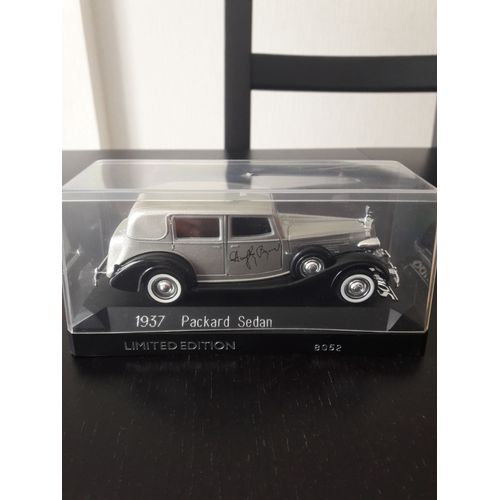 Packard Sedan 1937 1:43 Limited Edition 8052-Solido