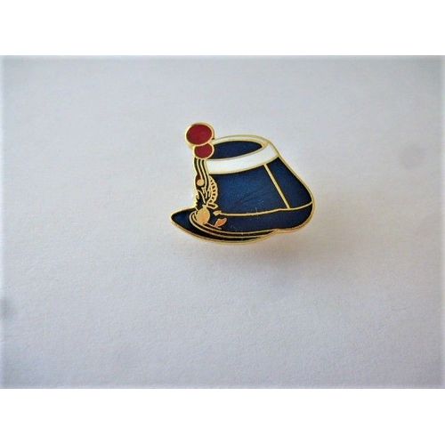 Pins Militaria Kepi Ancien / Signé Jp