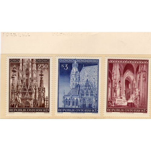 Timbres-Poste DAutriche (25ème Anniversaire De La Réouverture De La Cathédrale Saint-Etienne)