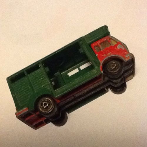 Majorette Camion Betaillere Mercedes Rouge Et Vert 1/100