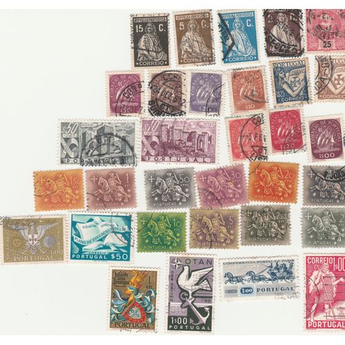 32 Timbres Oblitérés Du Portugal Emis Entre 1895 Et 1963