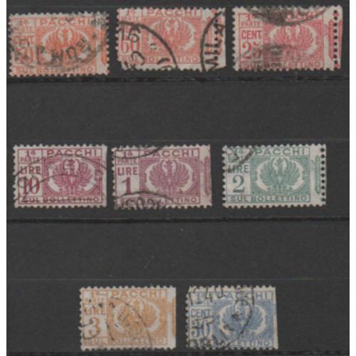 Italie: Lot De 8 Timbres Pour Colis Postaux .