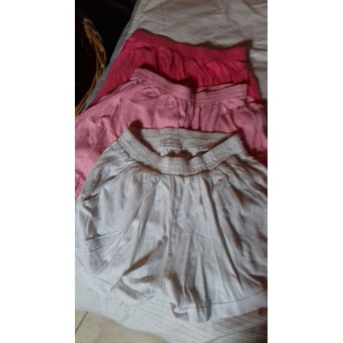 Lot De Trois Short Rose Et Blanc 5 Ans
