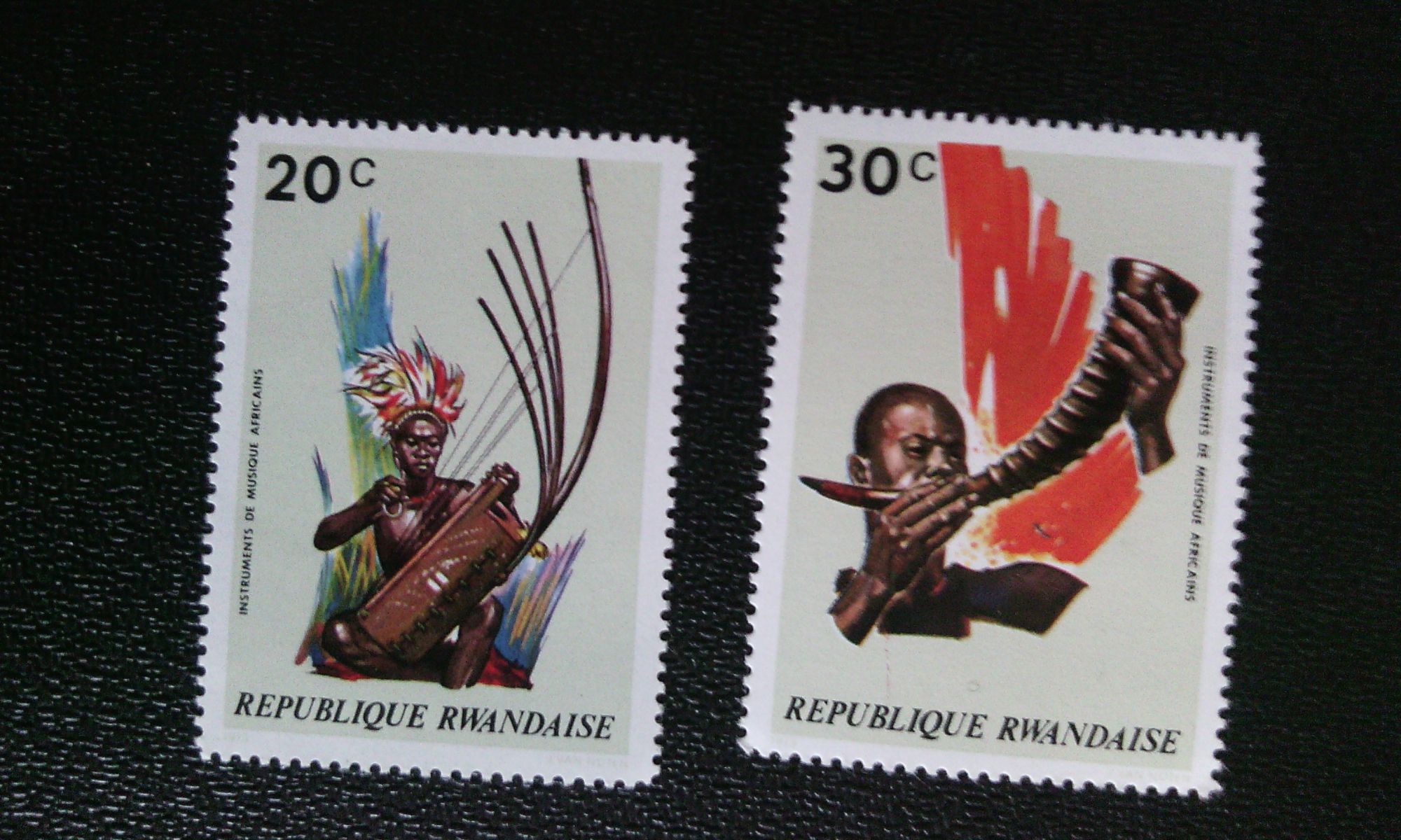 Timbre Rwanda Yt 519 - 520 Instruments De Musique D'afrique Centrale Et Occidentale 1973