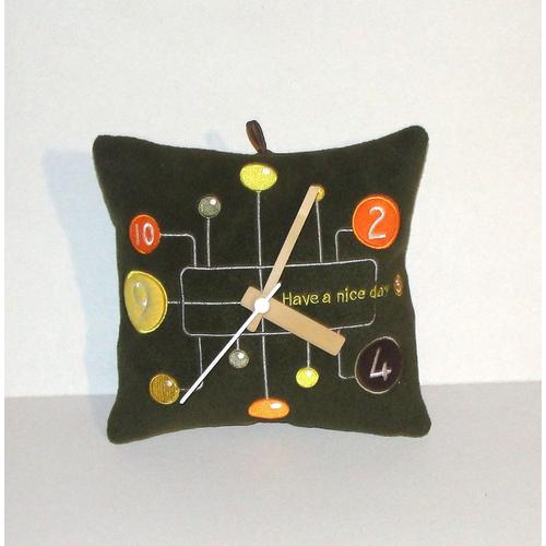 Horloge En Peluche Have A Nice Day Forme De Coussin