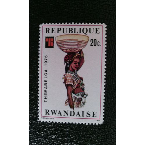 Timbre Rwanda Yt 682 Femme Africaine Avec Panier Sur La Tête 1975
