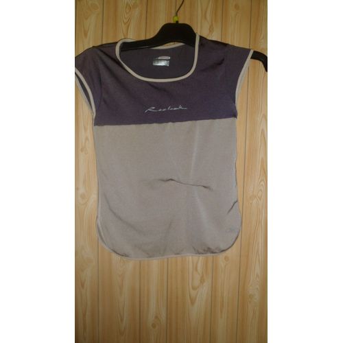 Tee-Shirt De Sport Femme Reebok. T. M. D'occasion. Défaut : Couture (À Ce Niveau, À L'envers, Marque De Fer À Repasser, Non Visible À L'endroit).