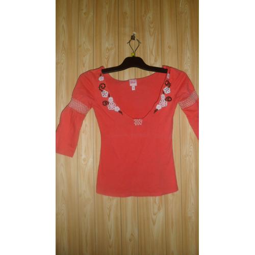 Tee-Shirt Jennyfer Rose Foncé, Avec Manches. Taille S. 100 % Coton. Longueur Totale : 47 Cm Environ.