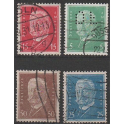 Allemagne:Lot De 4 Timbres Représentant Le Même Personnage.