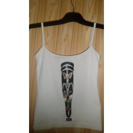 Tee-Shirt Crème, Fines Bretelles, Woodin. T. 34/36. Motif Masque Africain. Sans Étiquette. Etat Correct : Quelques Signes D'usure Mais Pas De Trous. Longueur Totale : 48 Cm Environ (Avec Les Bretelles