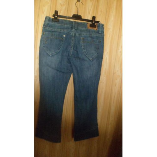 Pantacourt En Jean Relood. Taille 38. 64 % Coton - 36 % Polyester. Longueur Totale : 75 Cm Environ. D'occasion : Bon État.