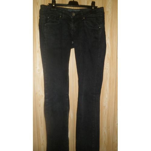 Jean Noir Bershka T. 36. 98 % Coton - 2 % Alasthanne/Spandex. D'occasion : Trou Bas Jambe Gauche (À 9 Cm Du Bord)
