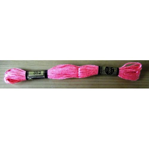 Dmc 25.Mouliné Spécial Coton A Broder Coloris N°352 (Rose ) Made In France 100% Coton 8 M Garantie Grand Teint.