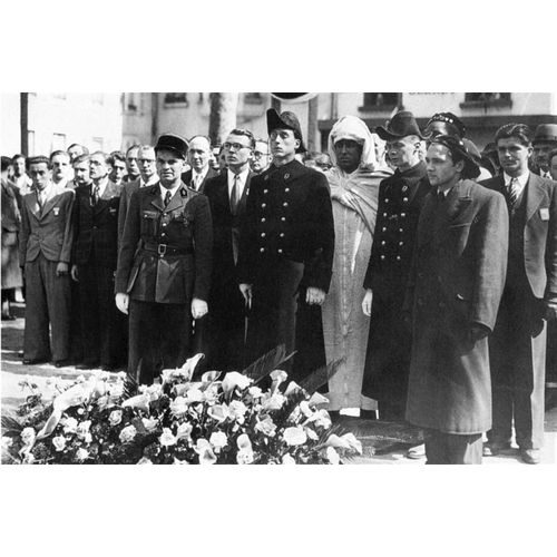 Ww2 - Dépôt De Gerbes Par Les Étudiants Des Grandes Ecoles À Vichy Le 09/04/1942