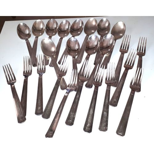 12 Fourchettes + 12 Cuillres  Soupe DUne Ancienne Mnagre Avec Poinon Trfle Et 90-Taille Moyenne 20cm-Couverts D'argenterie Non Utiliss Depuis 50 Ans-Avec Griffures-Traces Noires Par Endroits