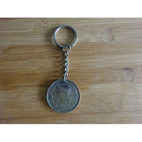 Porte Clés Anciene En Métal Argenté En Piéce De Monnaie .