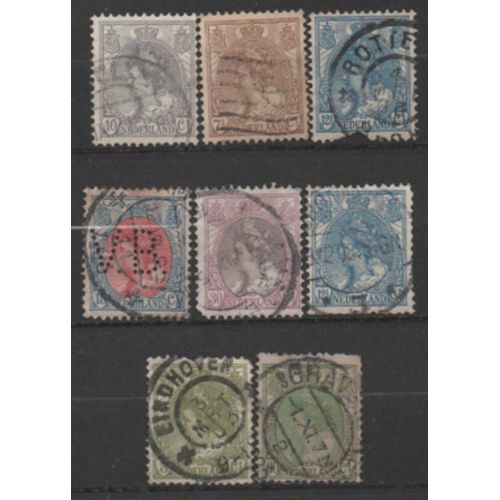 Pays Bas: Lot De 8 Timbres Représentant Une Souveraine Du Pays.