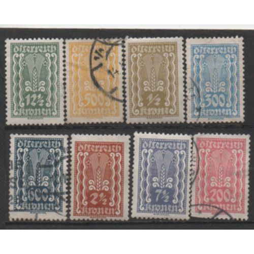 Autriche: Lot De 8 Timbres De La Même Série.