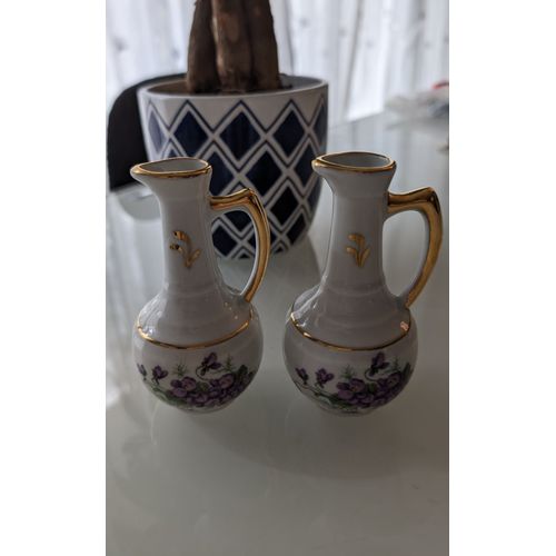 2 Petits Pichets En Porcelaine
