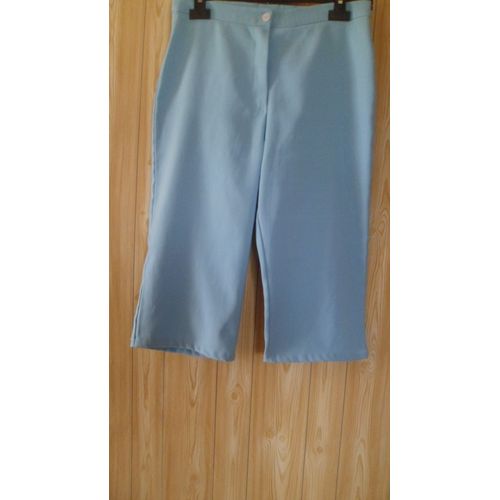 Bermuda Bleu Xaro Paris. Taille 38. 97 % Polyester, 3 % Élasthanne. Longueur Totale : 67 Cm Environ. Largeur Bas De Pantalon : 22 Cm Environ.