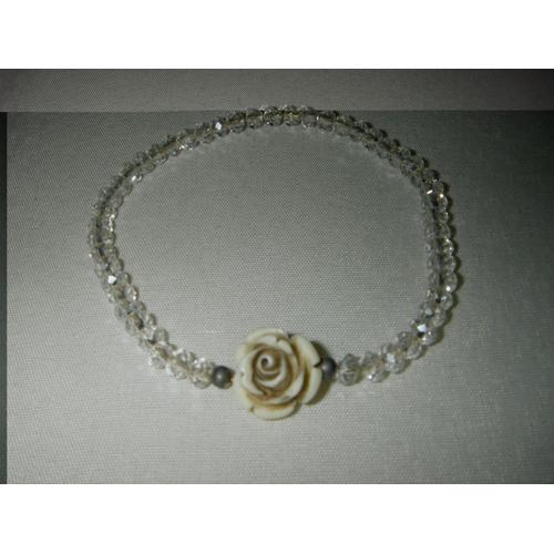 Bracelet Élastiqué Rose Blanche Façon Ivoire,Perles À Facettes Transparentes ,Diamètre 6 Cm ( Support Élastique ,S'ajuste Au Poignet ).