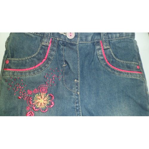 Lot En Jean 12 Mois : . 1 Pantalon La Compagnie Des Petits 100 % Coton. Fleur. Longueur Totale : 37 Cm Environ . Short Fermant Par Bouton-Pression, Avec Ceinture Tissu Obaïbi. Longueur Totale : 18 Cm