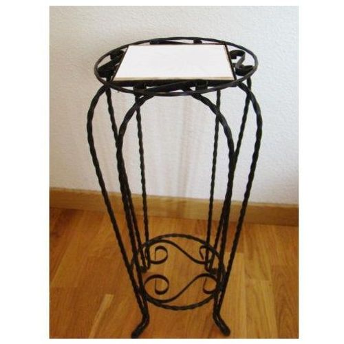 Table Fer Forge Console Selette Gueridon En Metal Torsade Credence Appoint Decorative Style Artisanal Noir Exposition Presentation Lampe Bibelot Potiche Fleur Decor Interieur Noir Stable Solide Robust