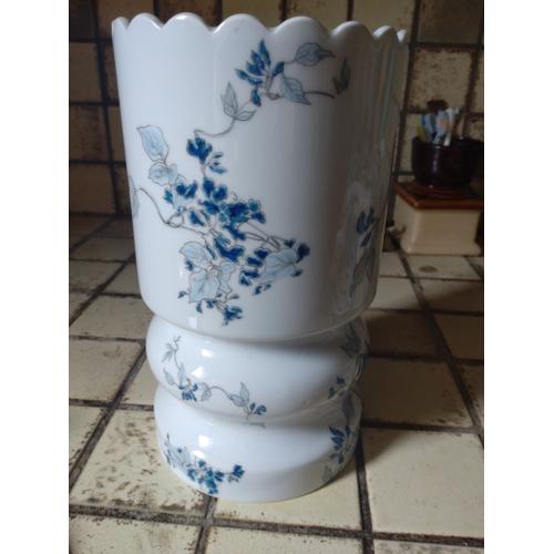 Vase en porcelaine de Limoges Fond blanc décor floral bleu