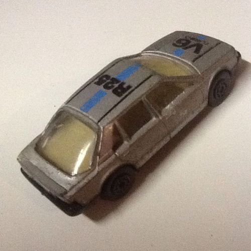 Petite Voiture Renault 25 Grise