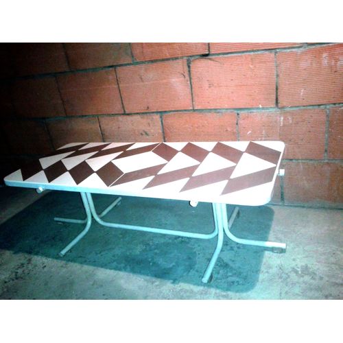 Table Basse Emaillee Dessin Geometrique Design Blanc Marron Metal Grand Gueridon Desserte Selette Rectangulaire 120x50x30 Style Modern Structure Tubes Support Presentation Mobilier Salon Divan Canape