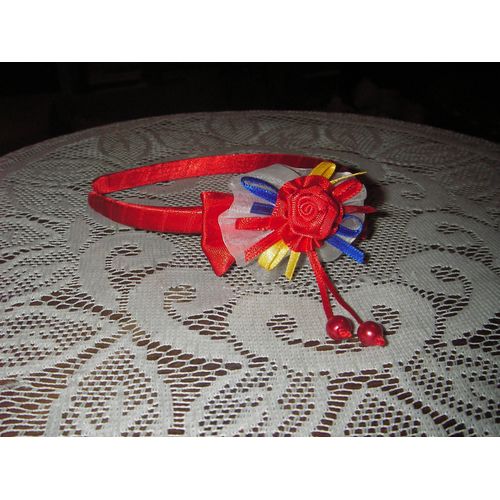 Serre Tête Enfant Fantaisie Fleur Et Perles En Tissu Et Dentelle De Couleur Rouge ,Fleur Multicolore ,Perles Rouges .