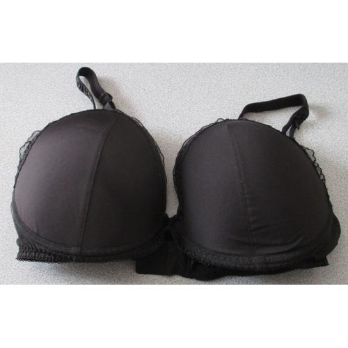 Soutien-Gorge À Baleines-Bonnets Noirs Doublés Mousse Et Bordés De Dentelle Brodée De Fleurs-Agrafage Dos 3 Positions-Noeuds Au Centre Et Au Bas Des Bretelles Réglables- Marks&spencer Taille 100 E