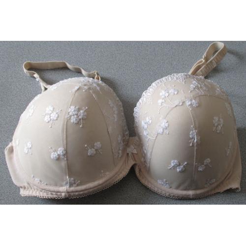 Soutien-Gorge À Baleines-Bonnets Chair Doublés Mousse Recouverts Dentelle Blanche Brodée Fleurs-Agrafage Dos 3 Positions-Noeuds Blancs Au Centre Et Au Bas Des Bretelles Réglables-Marks&spencer 100 E