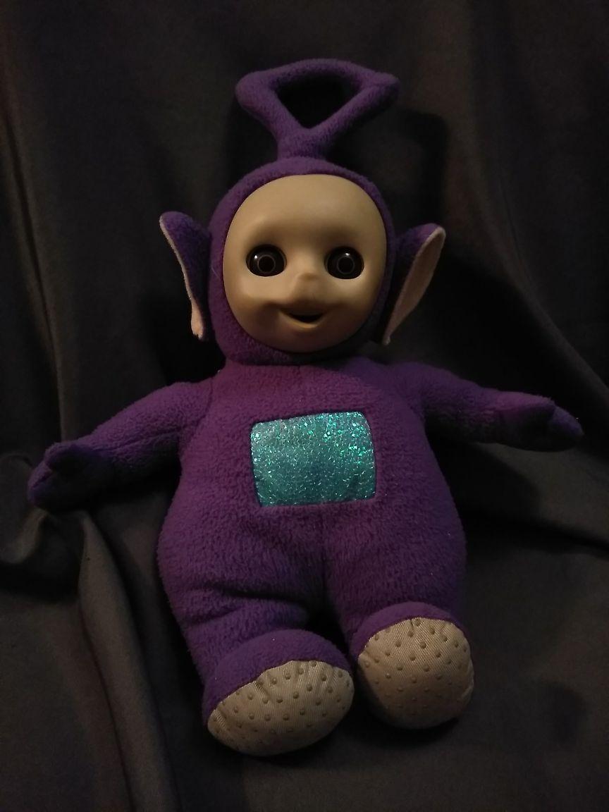 Doudou peluche TELETUBBIES violet Tinky Winky parlant TOMY