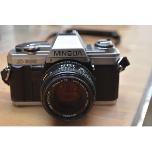 Appareil photo argentique Minolta X300 avec Minolta MD Rokkor de 50mm
