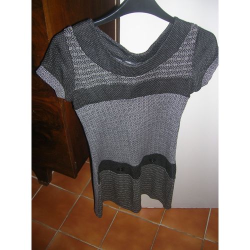Robe 3 Suisses Collection Taille 36 Acrylique 100%.