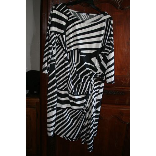 Robe Noire Et Blanche