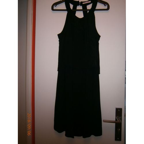 Robe Noire À Fines Bretelles