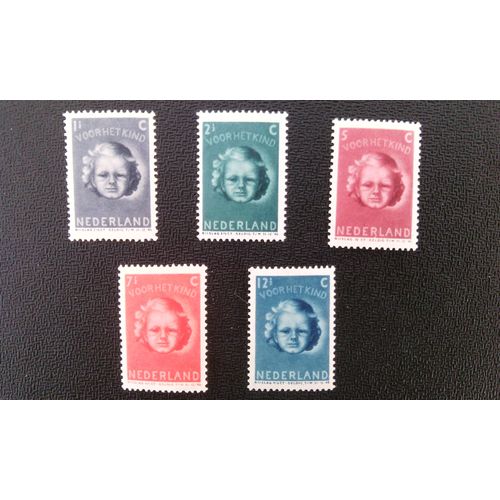 Timbre Pays-Bas (Hollande - Nederland) Yt 434 - 438 Séries: Timbres Enfants 1945