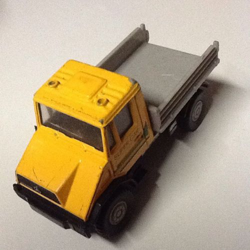 Welly Camion Mercedes 4x4 Jaune Et Gris 1/60