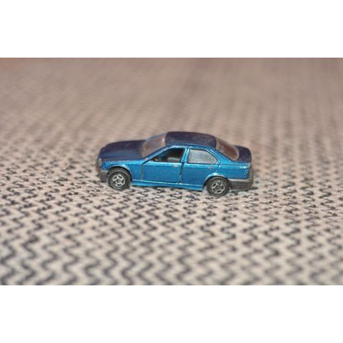 Voiture Bleue Majorette Bmw 325i
