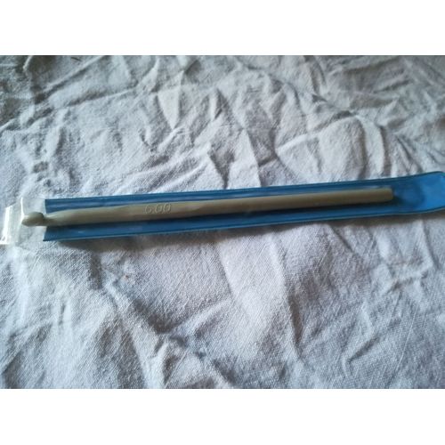 Crochet Pour Crocheter Plastique Gris Taille: 6, 15 Cm Dans Sa Pochette Protection
