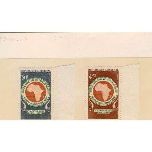 Timbres-Poste Du Sénégal (3ème Anniversaire De La Banque Africaine De Développement)