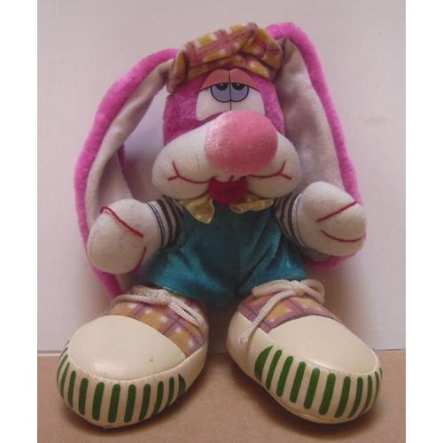 Figurine Peluche Lapin Rose Avec Casquette , Baskets Et Salopette Bleue - 18 Cm - Fizzy Cie