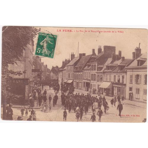 Cpa - La Fère (Aisne/02800) - Rue De La République (Entrée De La Ville) - (Timbrée, Oblitérée Et Circulée)