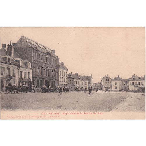 Cpa - 5402 - La Fère (Aisne/02800) - Esplanade Et La Justice De Paix - (Timbrée, Oblitérée Et Circulée)