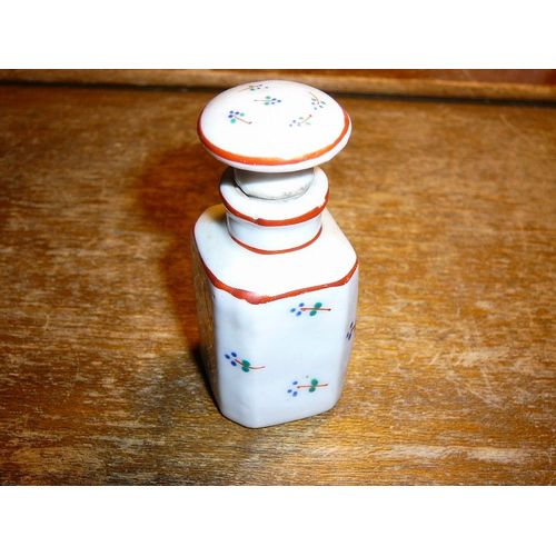 Ancien Flacon En Porcelaine Avec Décor De Fleurs
