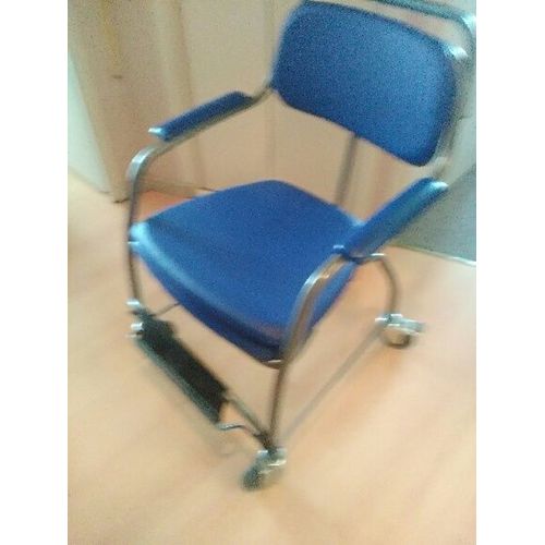 Chaise Percée