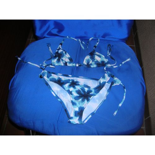 Maillot De Bain 2 Pièces Taille 10 Ans.
