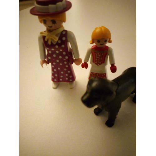 Lot Playmobil La Maman Et Sa Fille Promènent Le Chien